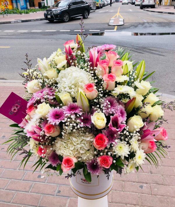 Blooming Box – Elegant Floral Arrangement with Hydrangeas, Roses & Lilies in Dubai