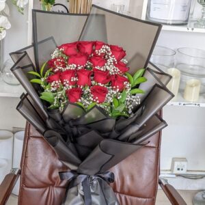 Sweet Love – 15 red roses with gypsophila in elegant black wrapping